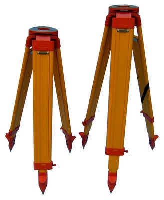Instruments de la station W1 et trépieds totaux de Polonais
